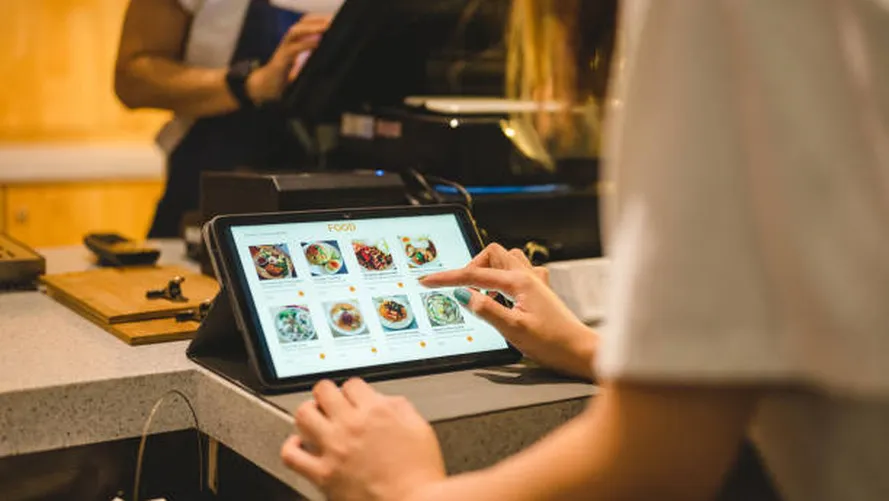 digitale speisekarte tablet restaurant anzeige